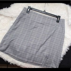 17” Woven Casual Mini Skirt